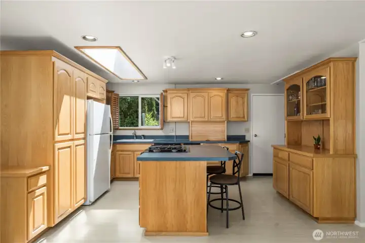 There's a gas cooktop for the chef, and a built in hutch to serve as a china cabinet or bar. There's a gas cooktop for the chef, and a built in hutch to serve as a china cabinet or bar.