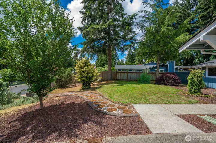 Lovely and peaceful front yard Lovely and peaceful front yard
