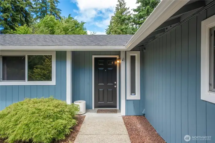 Welcoming front entry. Welcoming front entry.
