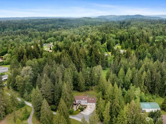 Located close to Wine Country, dining, golf, and horseback riding, this home is only 20-30 minutes from Bellevue and Seattle!