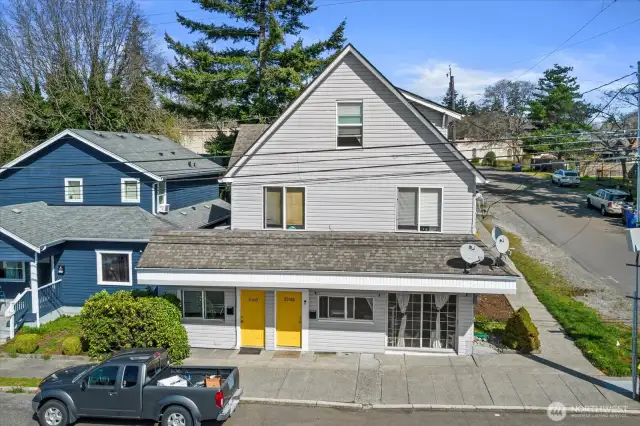 Beautiful cashflowing Tacoma triplex!