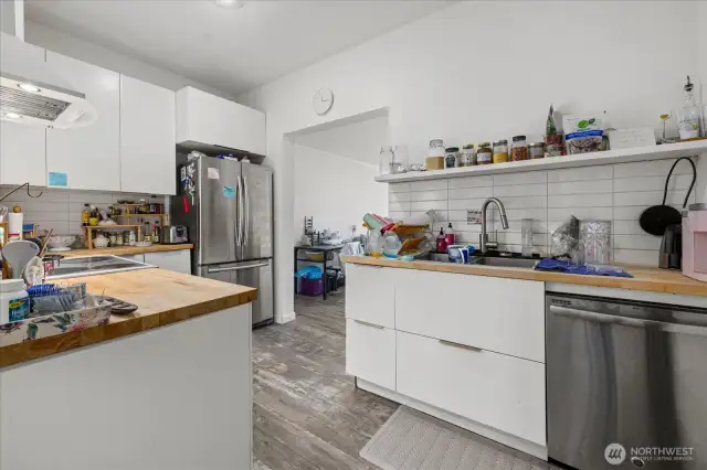 Unit 3101B kitchen