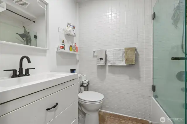 Unit 3101B bathroom