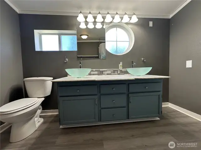 Dual vanity