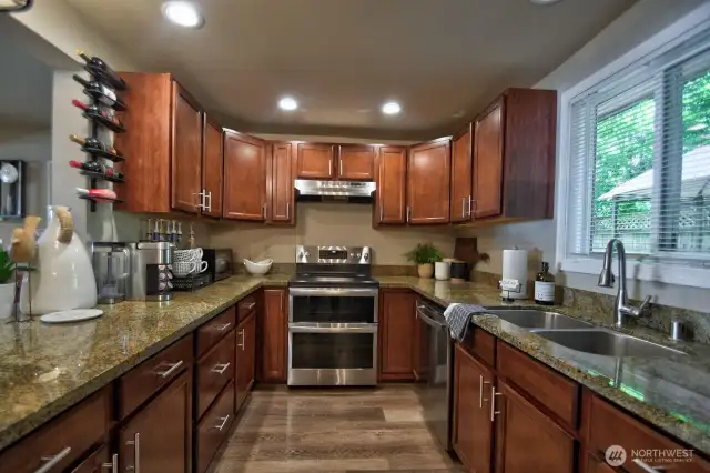 KITCHEN, SS APPLIANCES WITH DOUBLE OVEN