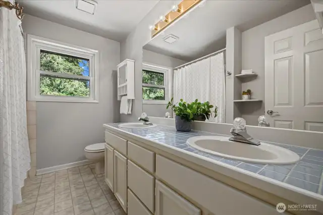 2nd Floor Full Bath