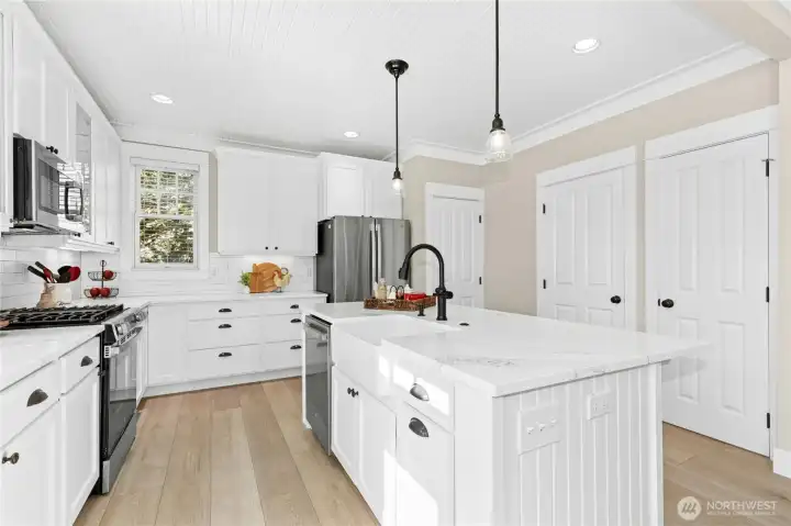Whip up coastal flavors in your breezy beachside kitchen, outfitted with a large closet pantry - perfect for stocking up on all your favorite foods.