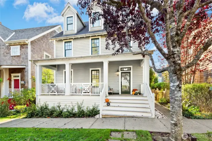 Come home to the beach at Seabrook - this fully furnished home truly redefines the term 'move-in ready.'