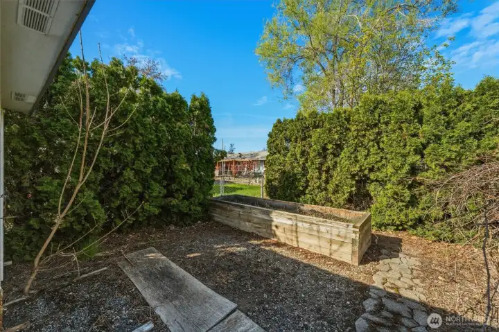 Oversized Garden Bed