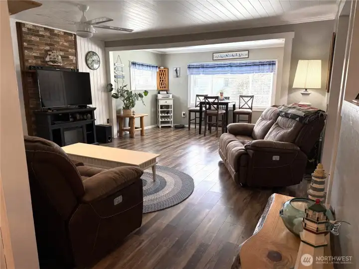 Wood Laminate flooring throughout.