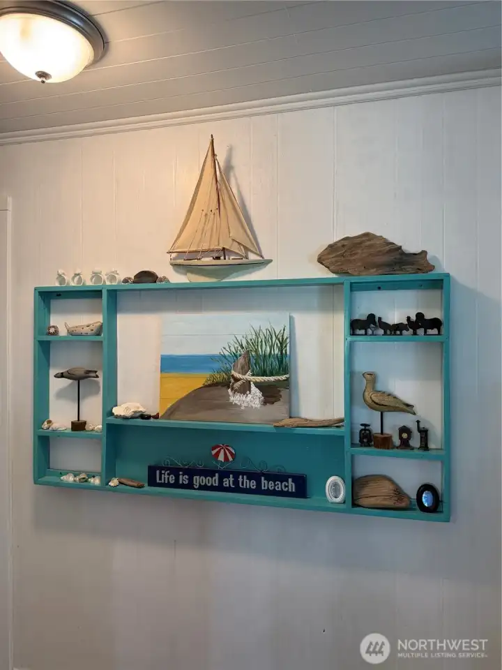 Decor included if buyer wishes.