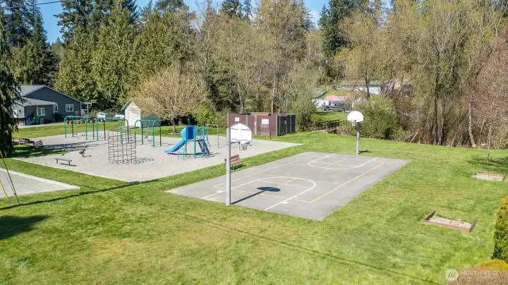 Community park w/ basketball court