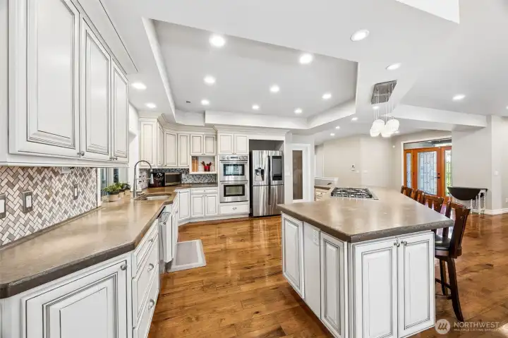 Upgraded kitchen cabinets
