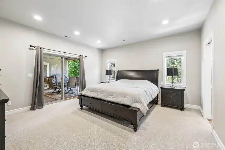 Primary suite with main deck access