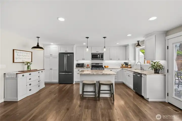 Command center kitchen. Ideal for entertaining.