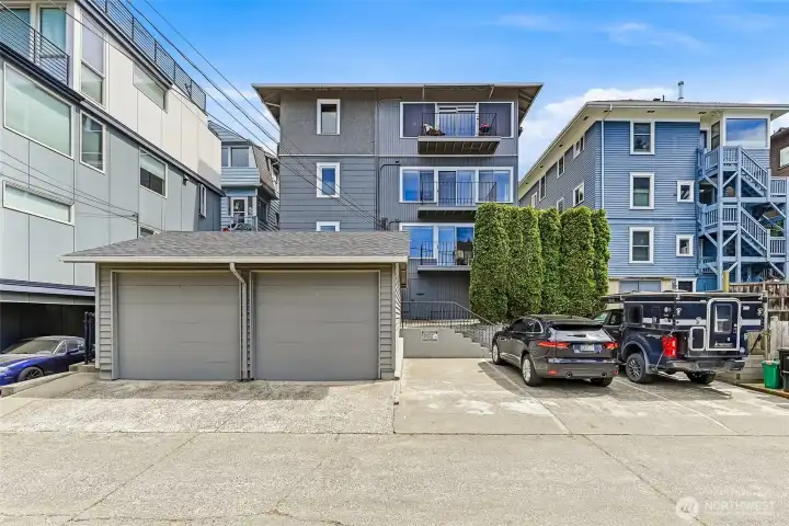 Parking for 5 cars Parking for 5 cars