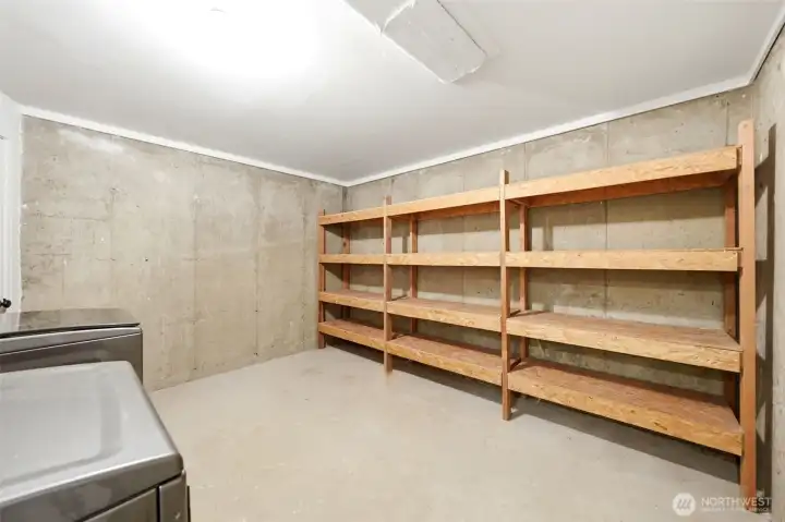 Laundry/storage room