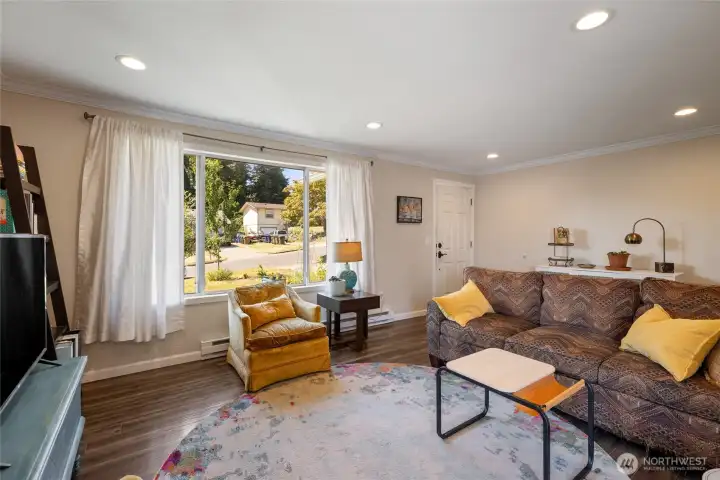 Turn the lights down on those relaxing evenings with the dimmable recessed overhead lighting.