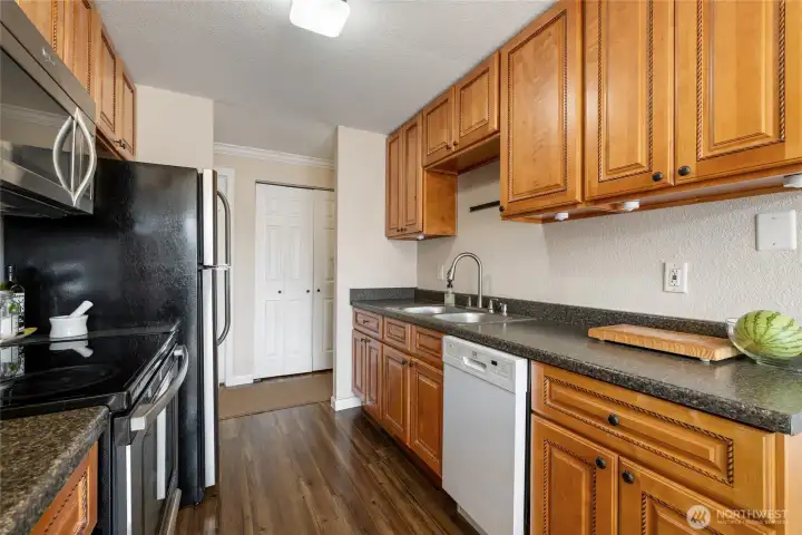 This home even comes with the convenience of a dishwasher!