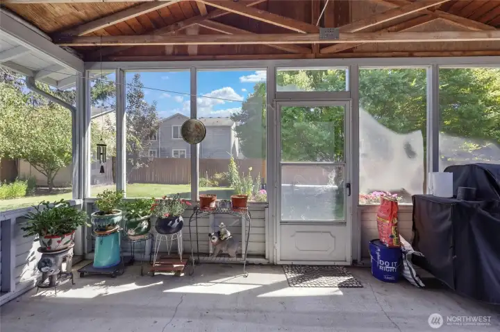 Such an incredible bonas space off the dinning room!