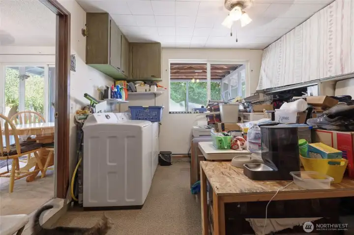 another angle, showing proximity to dinning. Look at all that storge! (shelving behind the curtain to the right as well!)