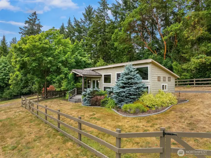 This charming studio building offers endless possibilities, whether you envision it as a home gym, private office, or creative art studio. The space features a convenient 3/4 bath and a unique antique kitchen sink, providing a perfect blend of character and functionality.