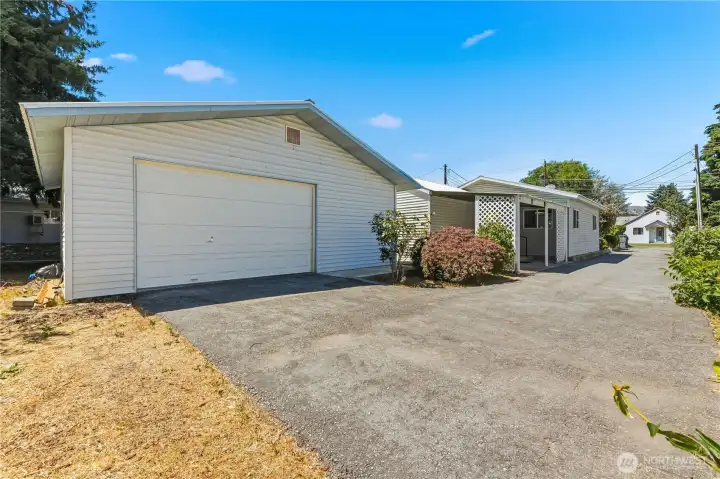 garage w storage