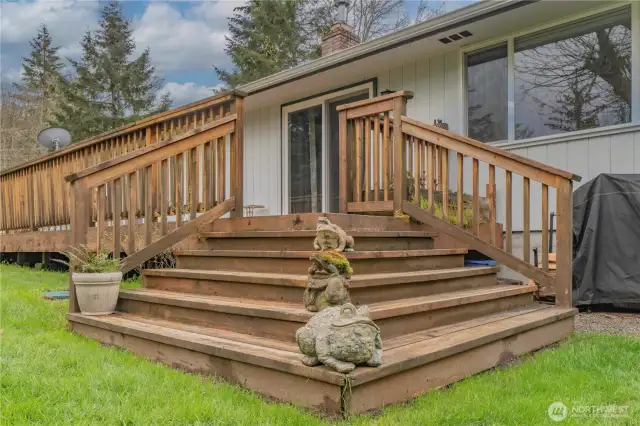 Expansive deck