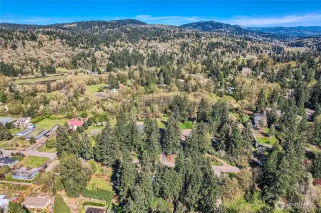 Beautifully rural yet conveniently close, this May Valley gem offers the perfect balance of tranquility and accessibility. Located in the desirable Renton Highlands area within the top-rated Issaquah School District—just minutes from Eastside hubs like Issaquah, Sammamish, and Bellevue.