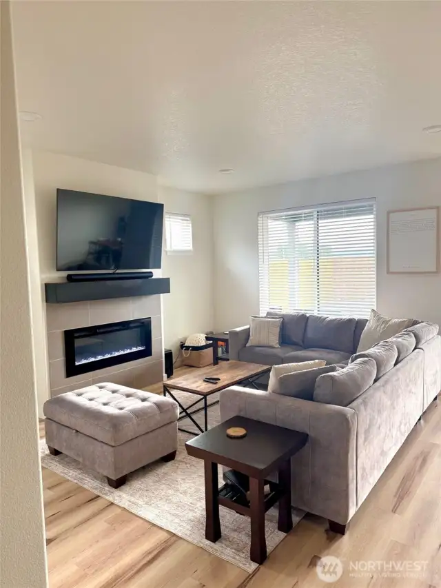 Great Room w/ Fireplace