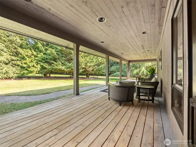 Large back area porch off living room and kitchen