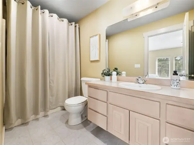 Junior Suite full bath