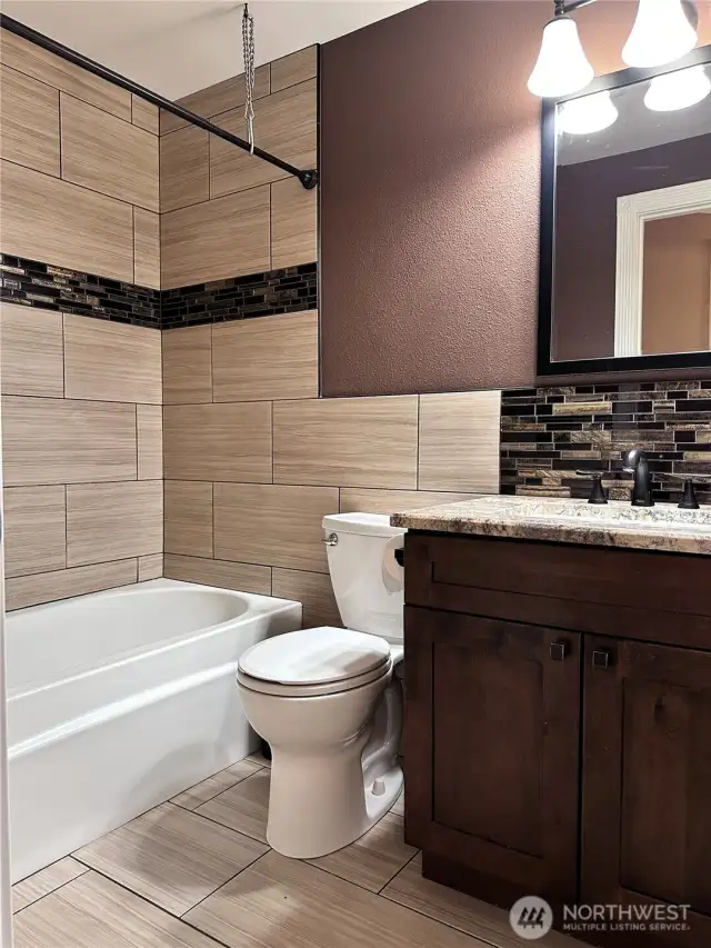 Main full bath.