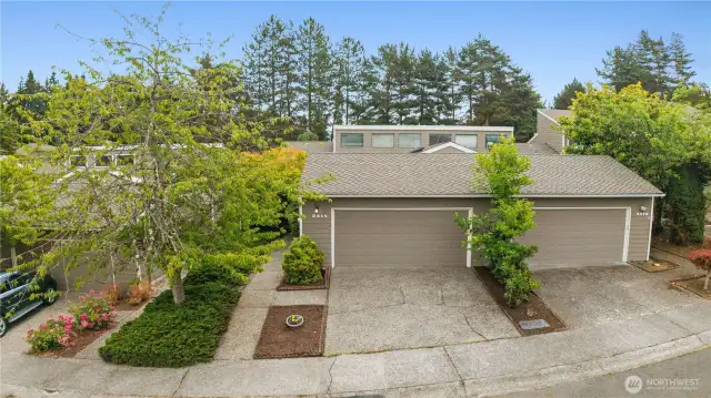 Townhome in a prime location on the Eastside!