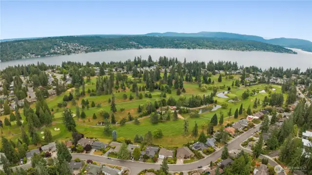 Aerial view of proximity to Lake Washington