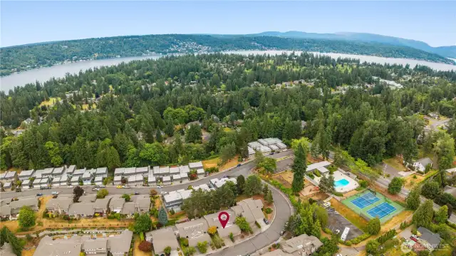 Aerial view of proximity to Lake Washington