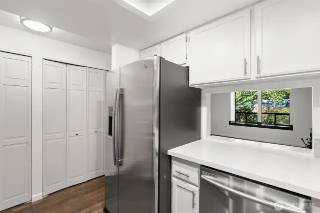Stainless steel and quartz countertops
