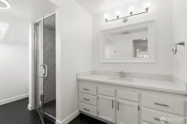 Primary bedroom bathroom