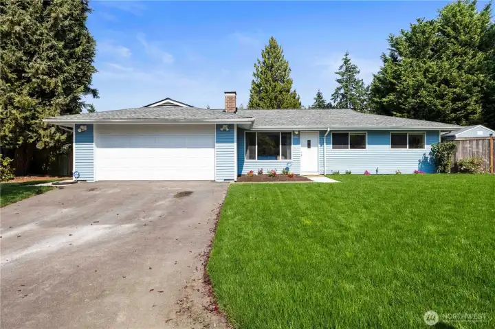 This Camelot Rambler perched on the West Hill of Auburn boasts NEW lush sod! This photo is not altered! This home is ready for it's new owners! Home has been meticulousy taken care of and had upgrades through the years to stay current.