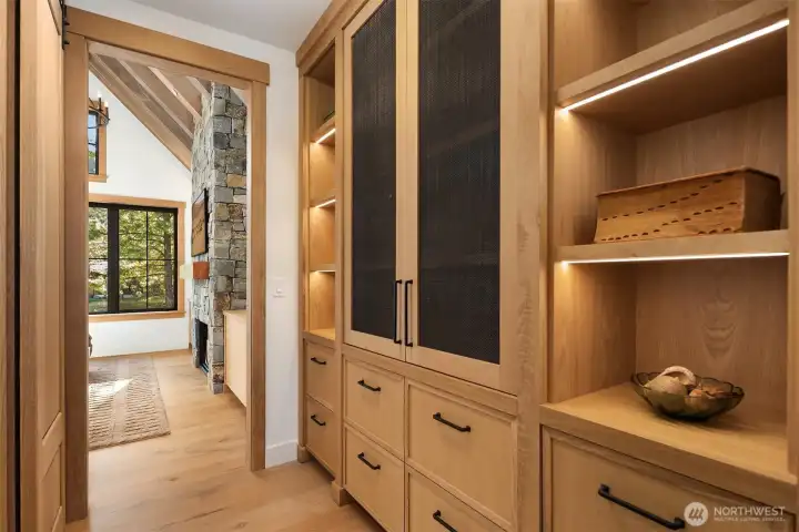 Primary bedroom foyer