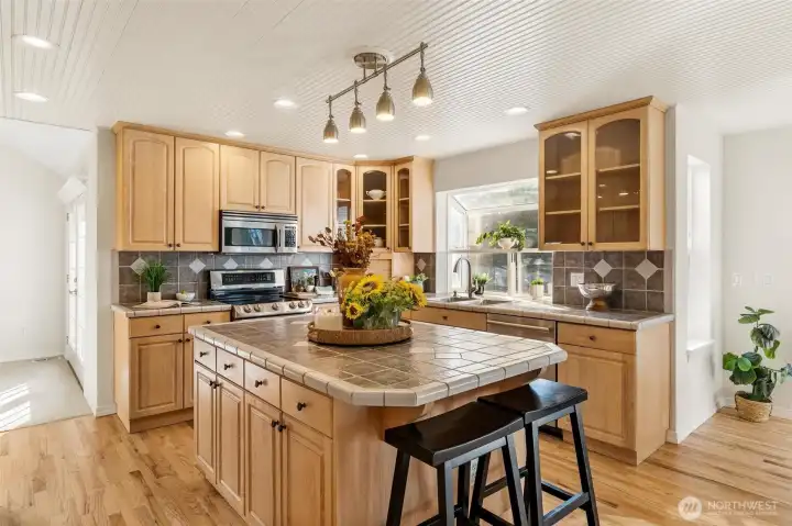 Kitchen island with seating, ideal for casual dining and entertaining in this move-in-ready home.