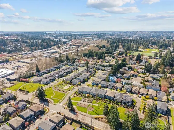 Just minutes to Redmond, Woodinville, Bothell, Totem Lake and more! The central location makes it so easy to stop in at Whole Foods and Trader Joes - and half way between two Costcos (Redmond or Kirkland) for bigger shopping trips. Kingsgate shopping center is minutes away with Safeway, Pizza Bank (a local favorite), car wash, library and more. Easy commute to Microsoft, Space X, Starlink, Amazon, Facebook, Google and Eastside employers.