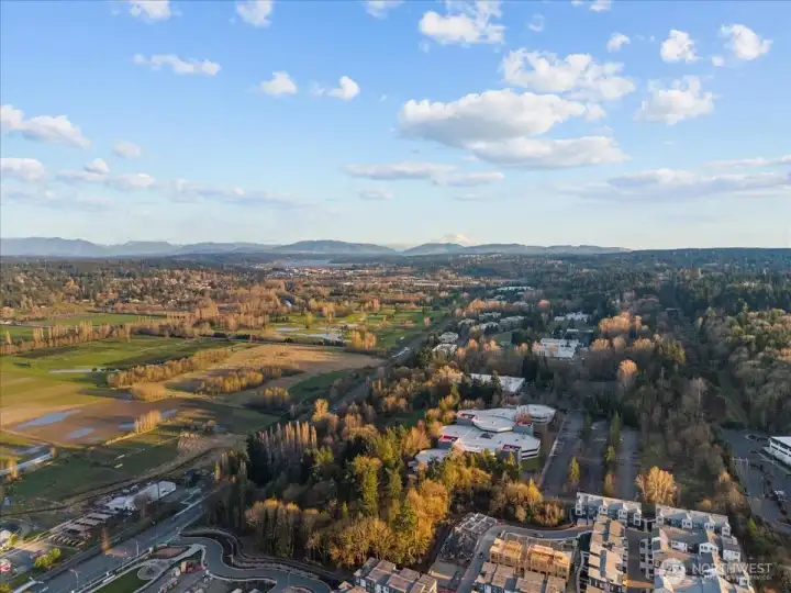 Just beyond the neighborhood you will find walking and bike paths, 60 acres, and Willows Golf complex. You can also connect to the Cross-Kirkland corridor trail in Totem Lake or jump on the Redmond Sammamish River trail.