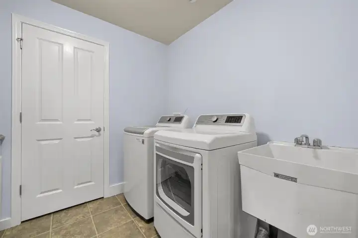 lower level laundry room