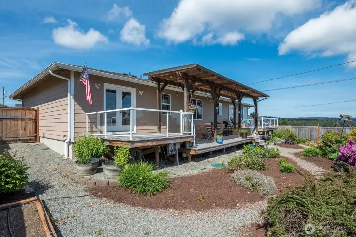 plenty of deck area