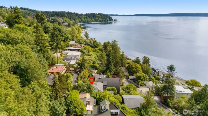 Positioned on a quiet street, just above Beach Drive Positioned on a quiet street, just above Beach Drive