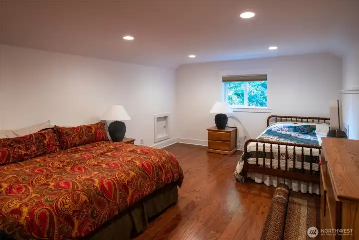 Upstairs bedroom.