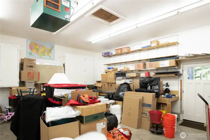 Workshop is ready for the craftsman or hobbyist!