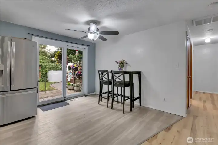 Eat-In Kitchen