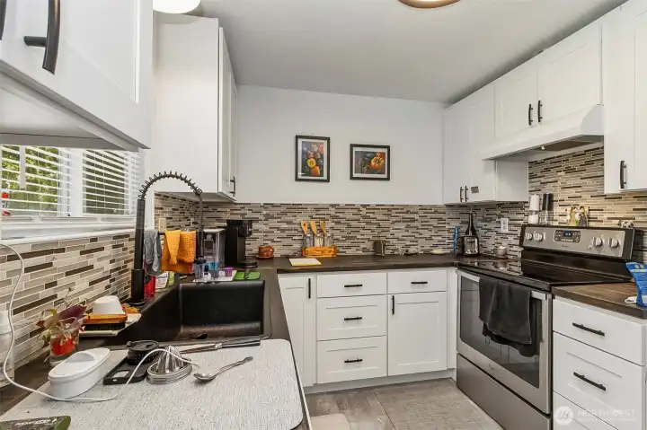 Impressive Kitchen was Re*Done with Gracious Counter & Cupboard Space~Flat Surface Stove~Fridge w/ Icemaker